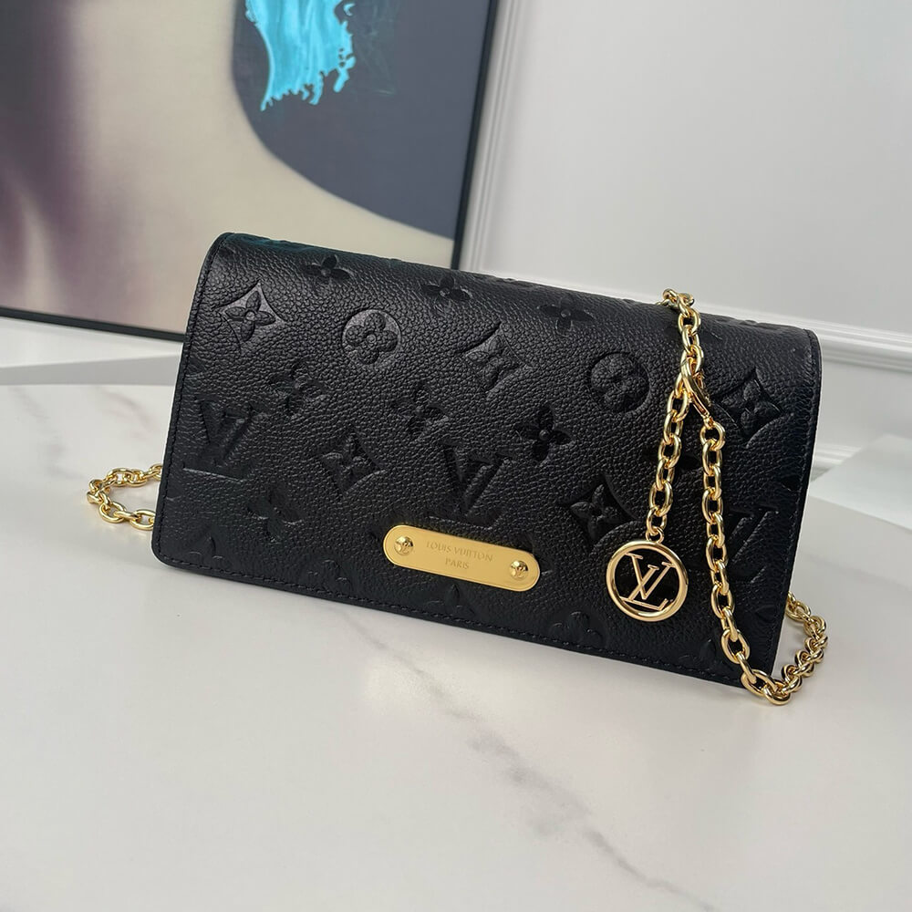 LV Wallet On Chain Lily