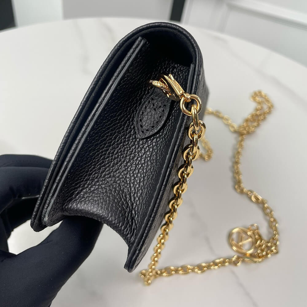 LV Wallet On Chain Lily