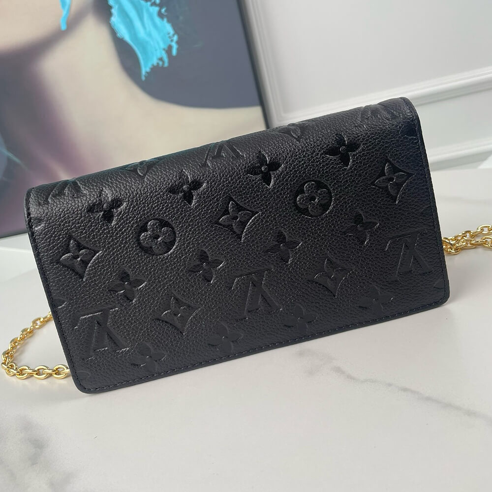 LV Wallet On Chain Lily