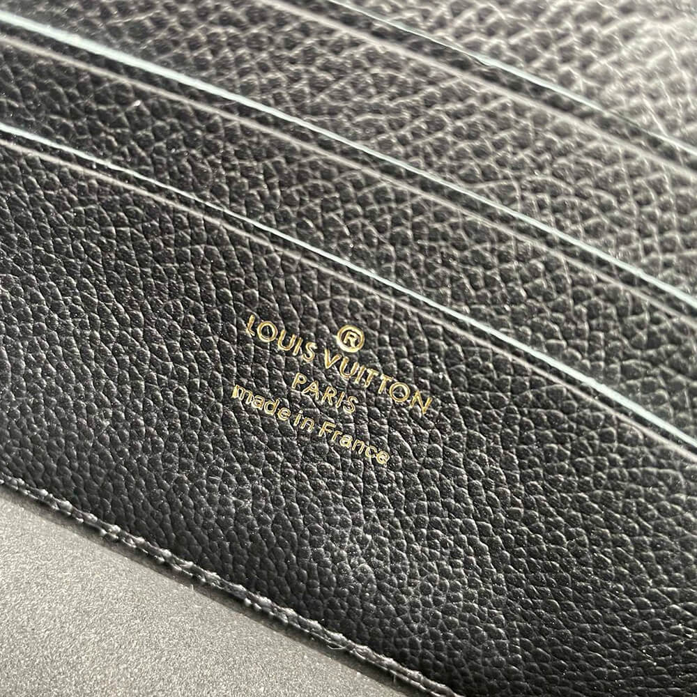 LV Wallet On Chain Lily