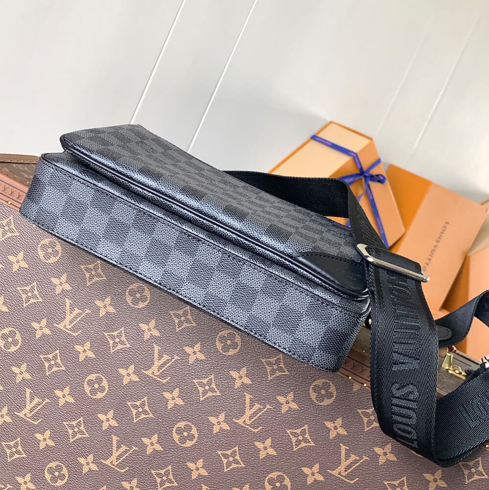 LV rio Messenger Bag